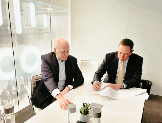 Sigve Brekke, President and CEO, Telenor Group, and Chuck Robbins, Chairman and CEO, Cisco (right) sign agreement to extend their relationship.